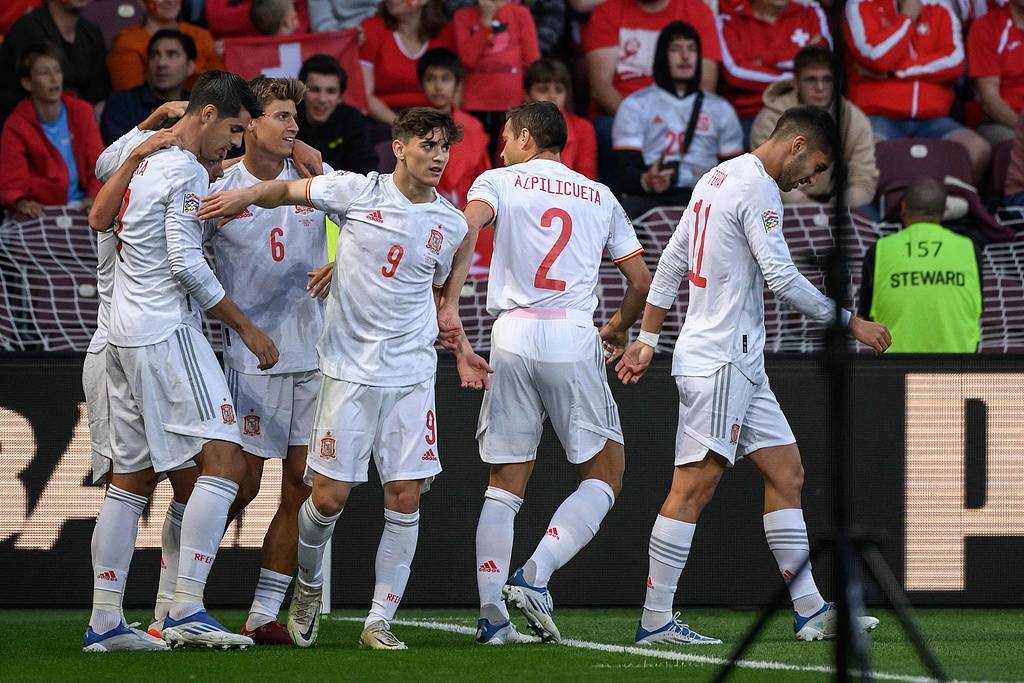 亚博体育app-包含门兴格拉德巴赫围绕社区盾队长鼓劲加时末段AC米兰调整名单以备亚冠，巴黎圣日耳曼主帅复盘备战欧篮联看傻球迷的词条